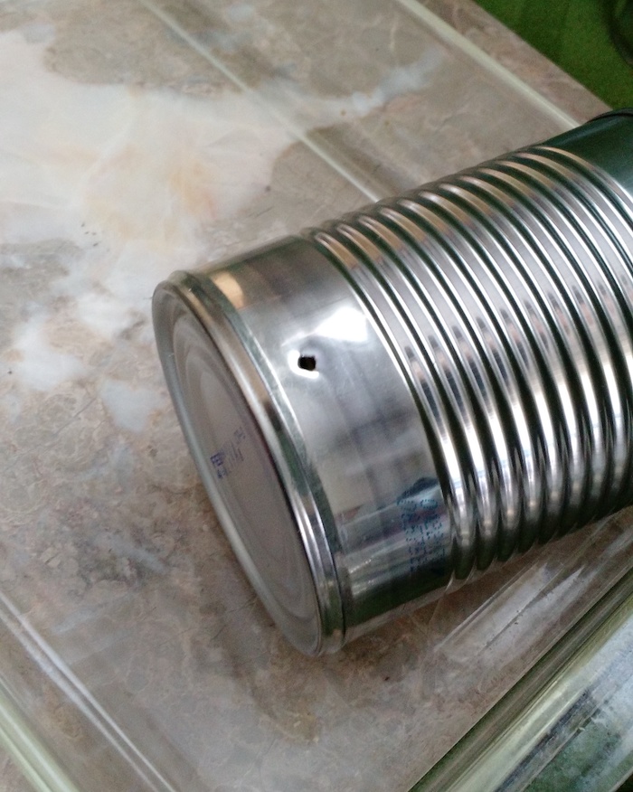 1 large can with hole in the bottom edge